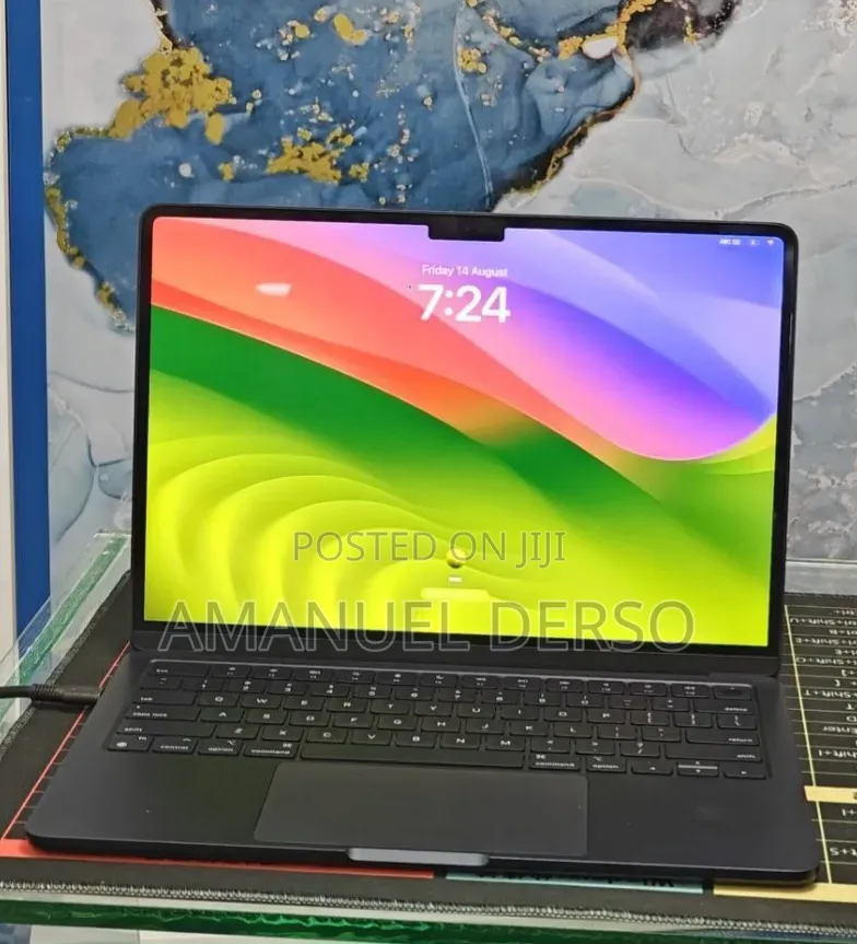New Laptop Apple MacBook Air 2022 M2 8GB Apple M2 Ultra SSD 512GB