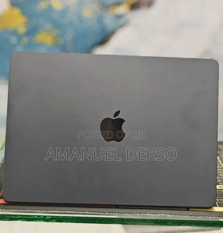 New Laptop Apple MacBook Air 2022 M2 8GB Apple M2 Ultra SSD 512GB
