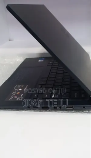 New Laptop Asus Vivobook 15 16GB Intel Core i5 SSD 512GB