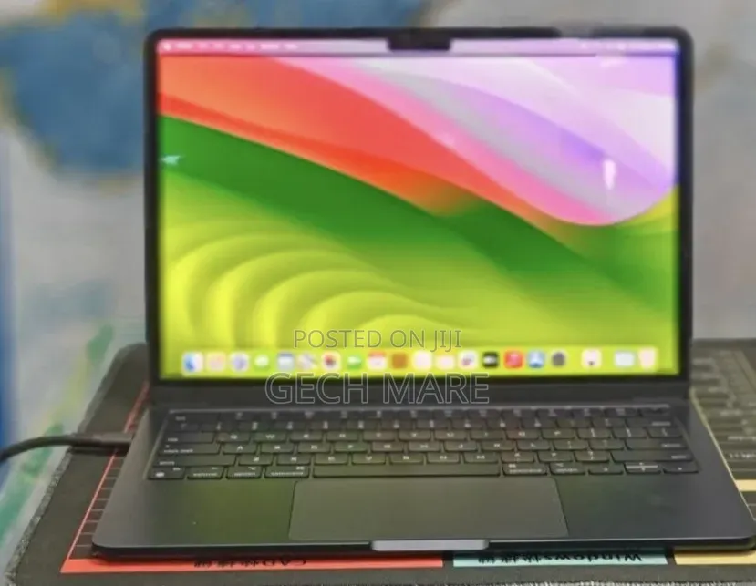 New Laptop Apple MacBook Air 2022 M2 8GB Apple M2 SSD 512GB