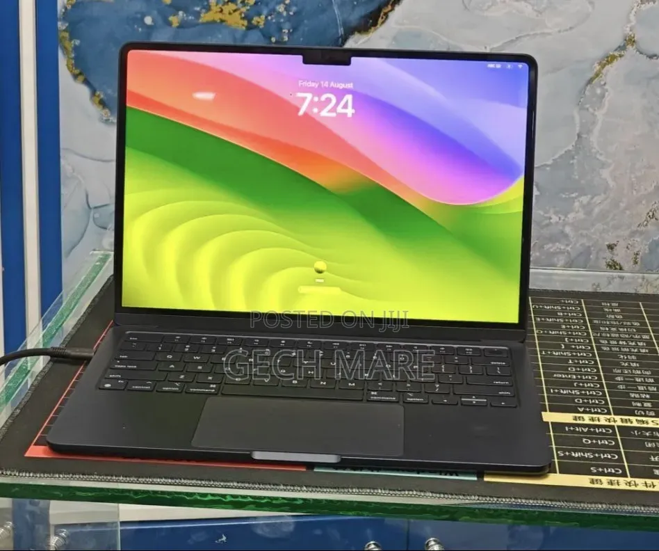 New Laptop Apple MacBook Air 2022 M2 8GB Apple M2 SSD 512GB