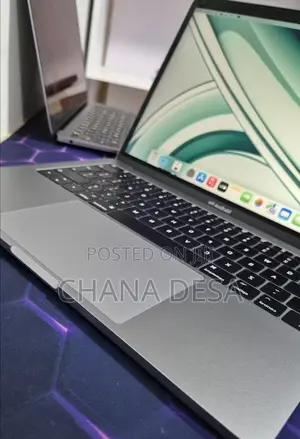 New Laptop Apple MacBook Pro 2017 8GB Intel Core i5 SSD 256GB