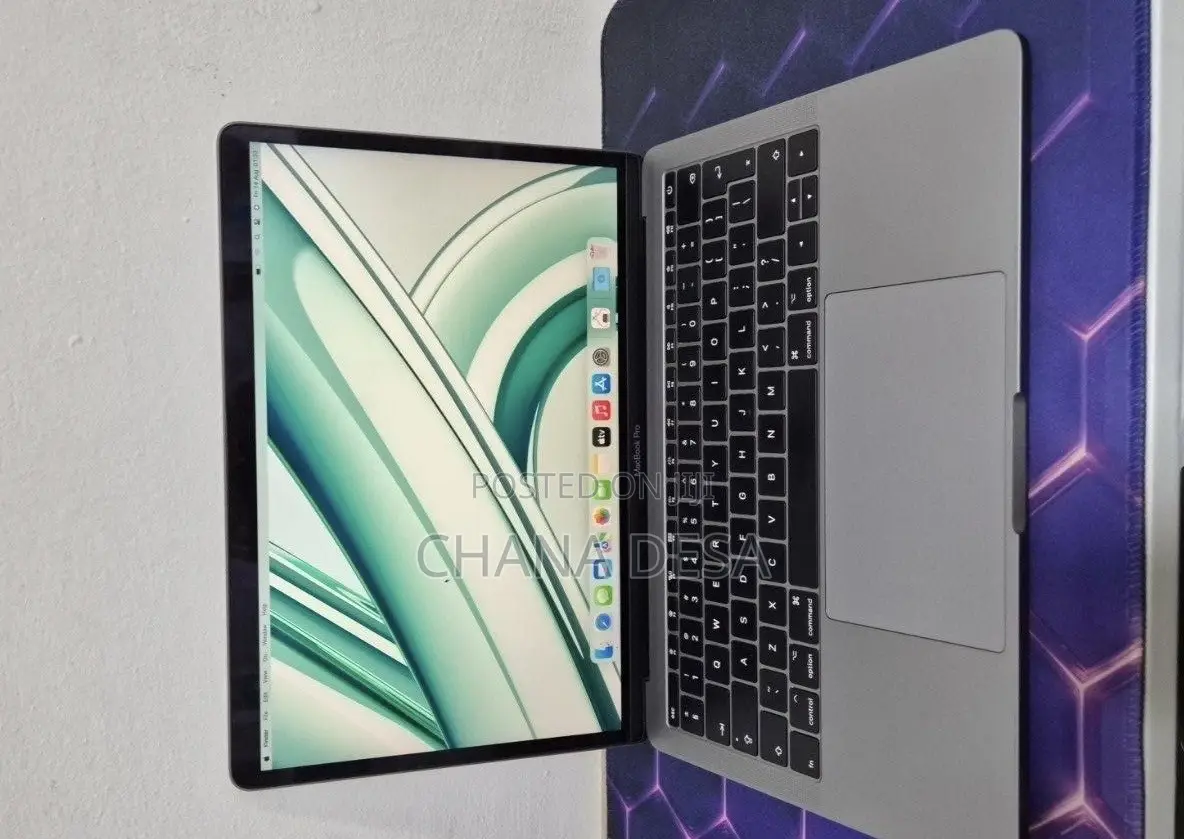 New Laptop Apple MacBook Pro 2017 8GB Intel Core i5 SSD 256GB