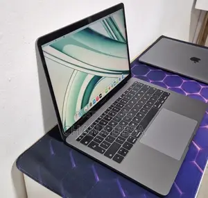 New Laptop Apple MacBook Pro 2017 8GB Intel Core i5 SSD 256GB