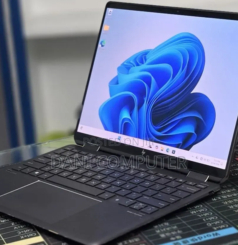 New Laptop HP Spectra 13 16GB Intel Core i7 SSD 1T