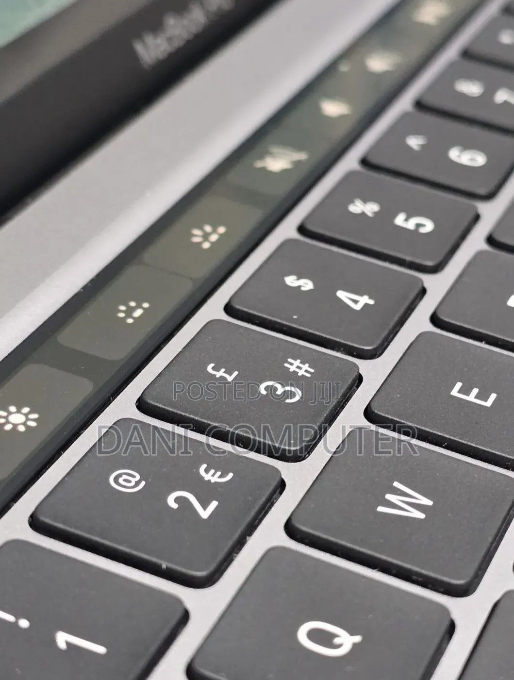 New Laptop Apple MacBook Pro 2020 M1 8GB Apple M1 SSD 512GB