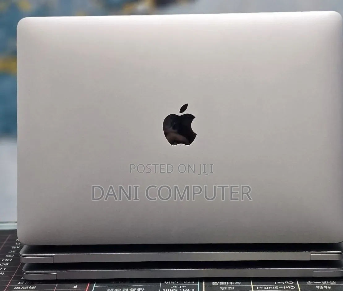 New Laptop Apple MacBook Pro 2020 M1 8GB Apple M1 SSD 512GB