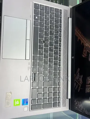 New Laptop HP ZBook Firefly G8 16GB Intel Core i7 SSD 512GB