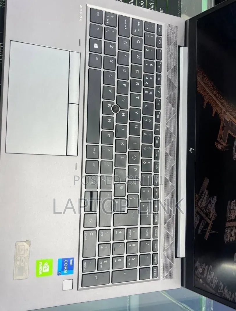 New Laptop HP ZBook Firefly G8 16GB Intel Core i7 SSD 512GB