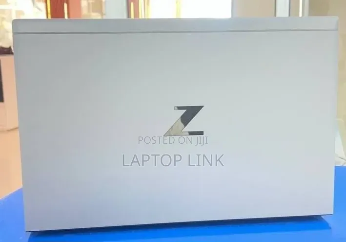 New Laptop HP ZBook Firefly G8 16GB Intel Core i7 SSD 512GB