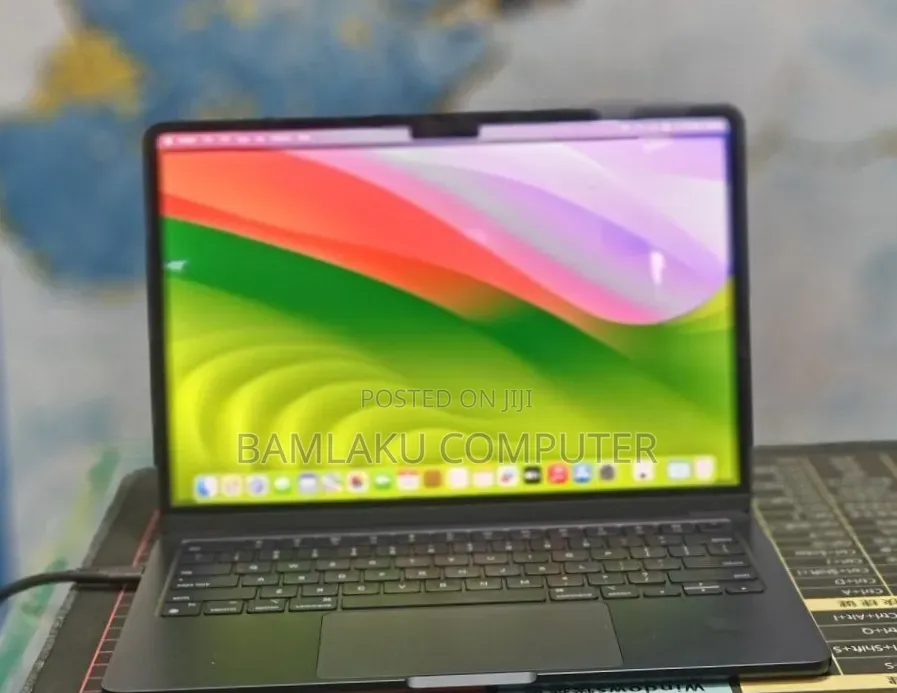 New Laptop Apple MacBook Air 2022 M2 8GB Apple M2 SSD 512GB