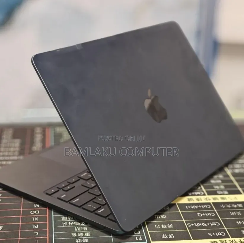 New Laptop Apple MacBook Air 2022 M2 8GB Apple M2 SSD 512GB