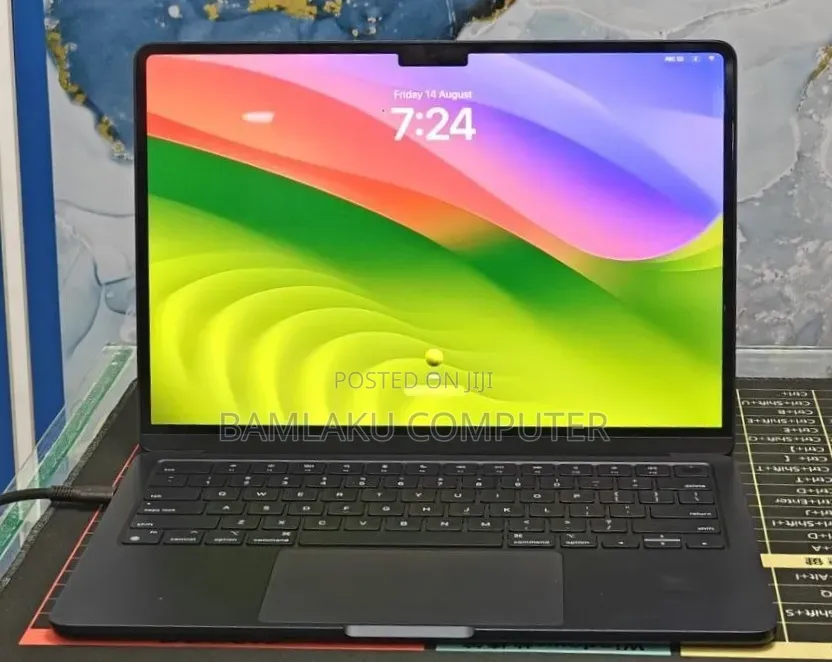 New Laptop Apple MacBook Air 2022 M2 8GB Apple M2 SSD 512GB