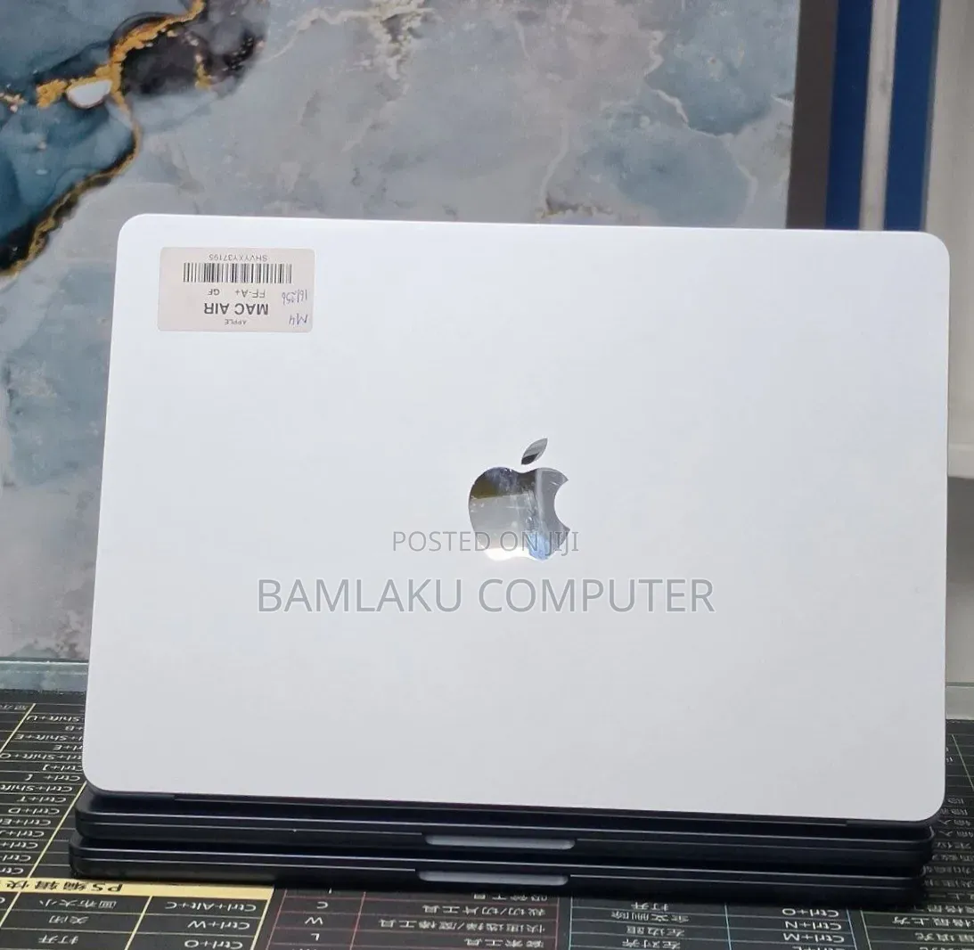 New Laptop Apple MacBook Air 2025 M4 16GB Apple M4 SSD 256GB