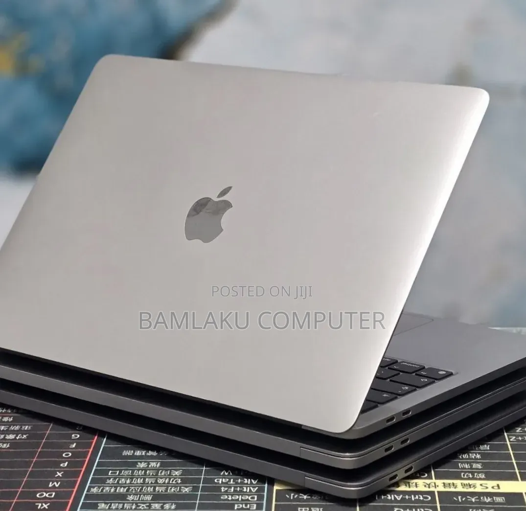 New Laptop Apple MacBook Pro 2020 M1 8GB Apple M1 Pro SSD 512GB