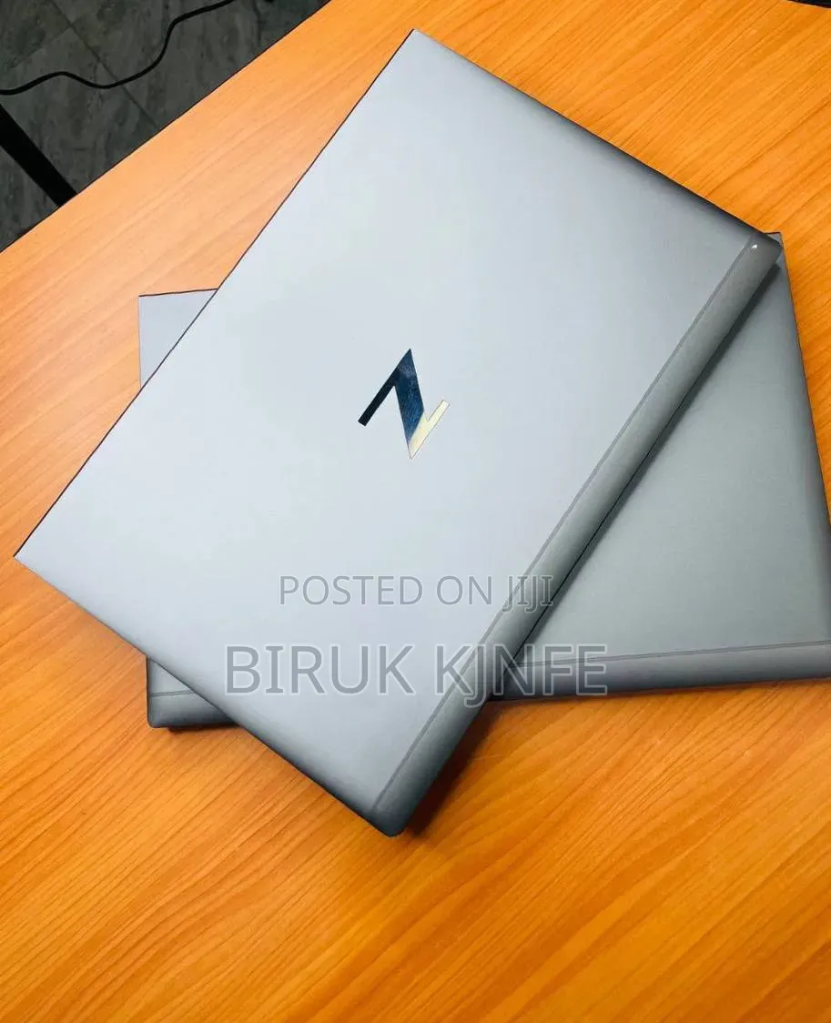 New Laptop HP ZBook Firefly G8 16GB Intel Core i7 SSD 512GB