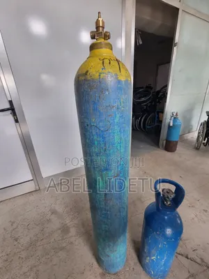 Mobile Oxygen Tank Designed to Deliver Supplemental Oxygen