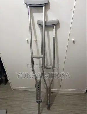 Adjustable Adult Crutches for Walking邠嵋button Locks,the Height Adjusts