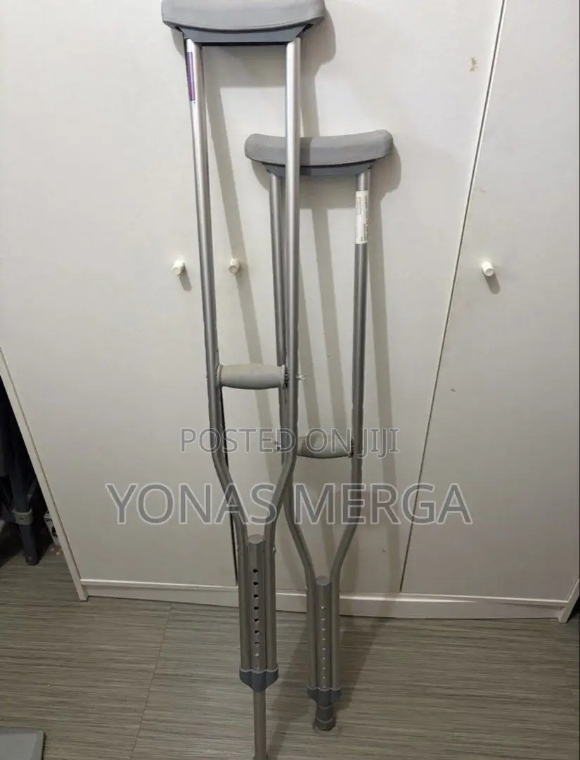 Adjustable Adult Crutches for Walking邠嵋button Locks,the Height Adjusts