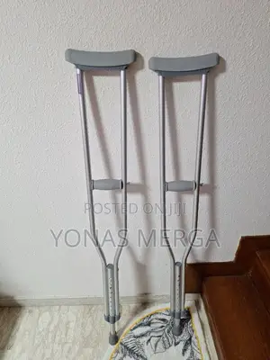 Adjustable Axillary Crutches冤身for Adult
Material:Aluminum嵥領crutches