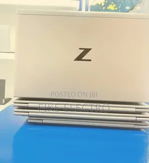 New Laptop HP ZBook Firefly G8 16GB Intel Core i7 SSD 512GB