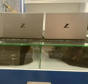 New Laptop HP ZBook Firefly G8 16GB Intel Core i7 SSD 512GB