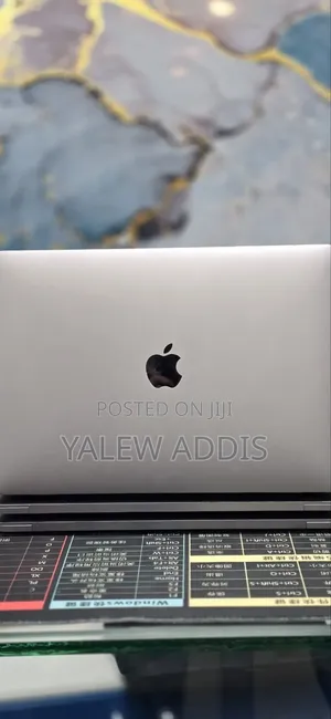 New Laptop Apple MacBook Pro 2020 M1 8GB Apple M1 Pro SSD 512GB