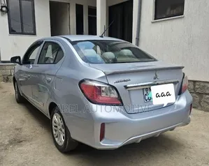 Mitsubishi Attrage 2022 Silver