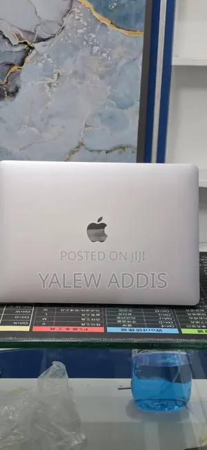 New Laptop Apple MacBook Pro 2022 M2 8GB Apple M2 SSD 256GB