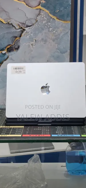New Laptop Apple MacBook Air 2025 M4 16GB Apple M4 SSD 256GB