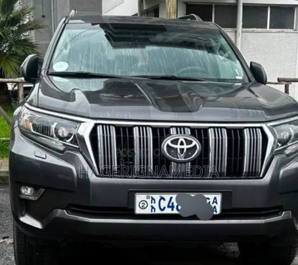Toyota Land Cruiser Prado 2023 Black