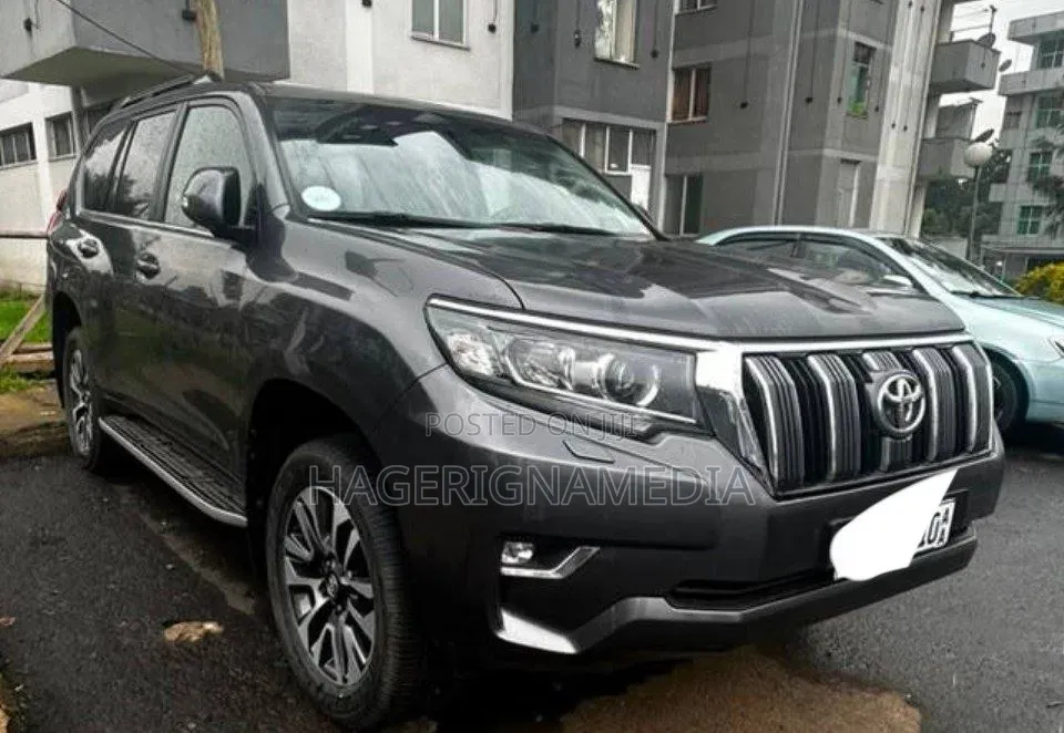 Toyota Land Cruiser Prado 2023 Black