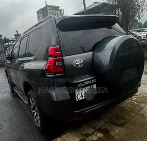 Toyota Land Cruiser Prado 2023 Black