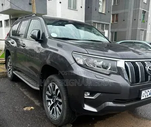 Toyota Land Cruiser Prado 2023 Black