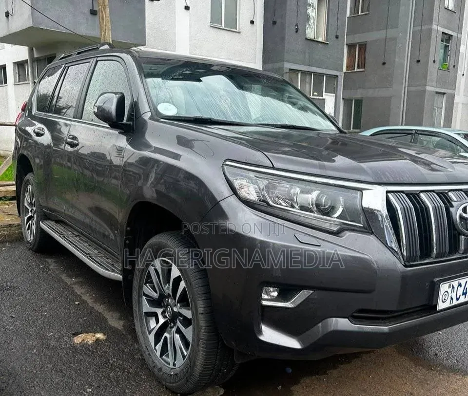 Toyota Land Cruiser Prado 2023 Black