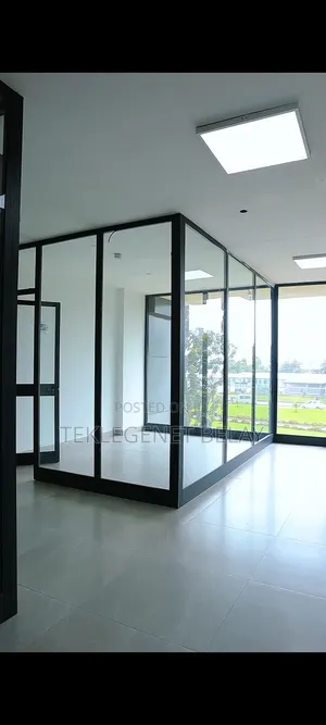 ሙሉ ለሙሉ የተጠናቀቁ የንግድ ሱቆች