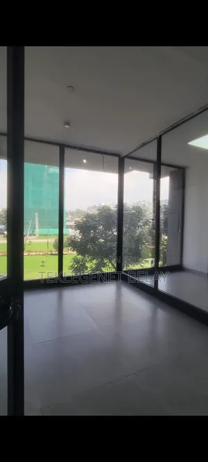 ሙሉ ለሙሉ የተጠናቀቁ የንግድ ሱቆች