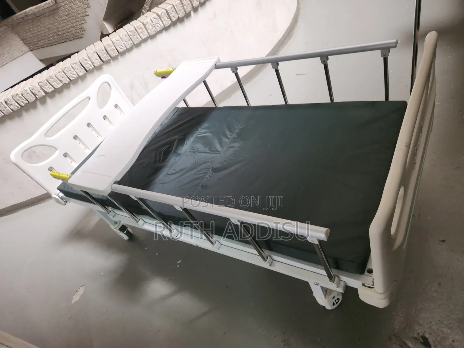 Hospital Bed Two Functional Hospital bed腔說Hospital Bed Brand New