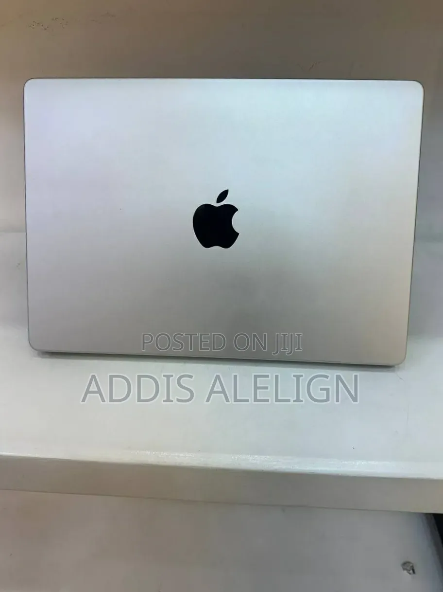 New Laptop Apple MacBook Pro 8GB Apple M3 SSD 512GB