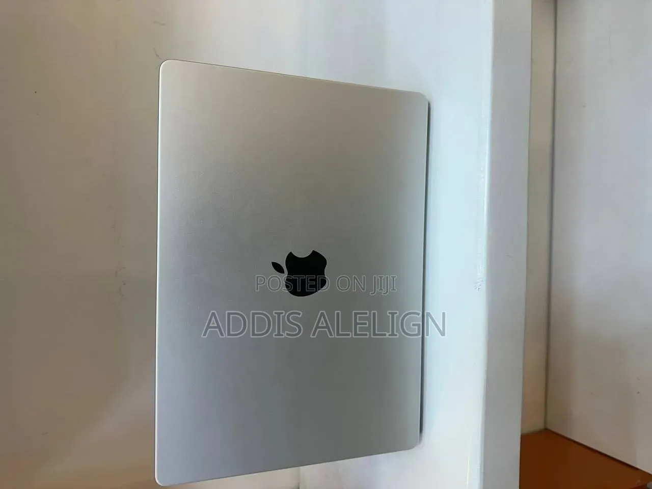 New Laptop Apple MacBook Pro 8GB Apple M3 SSD 512GB