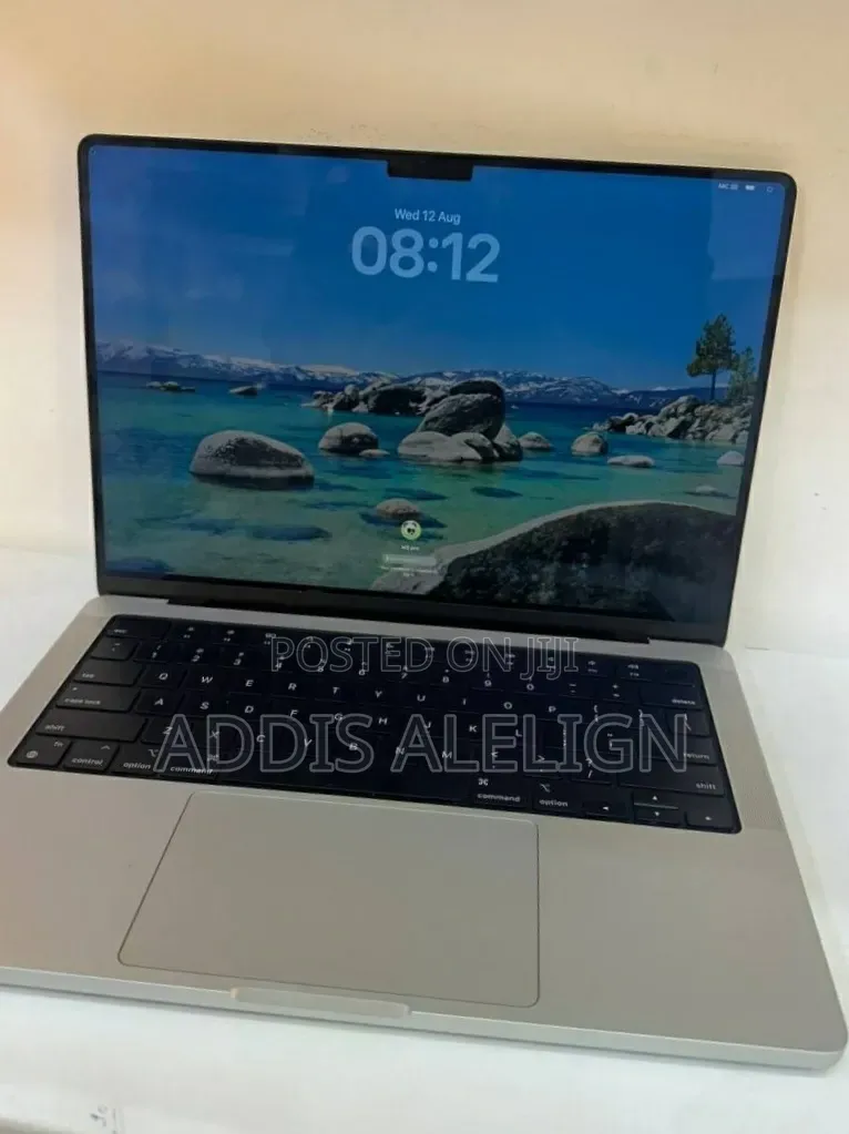 New Laptop Apple MacBook Pro 8GB Apple M3 SSD 512GB
