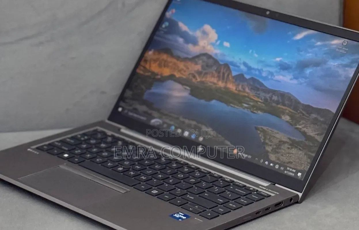 New Laptop HP ZBook Firefly G8 16GB Intel Core i5 SSD 512GB