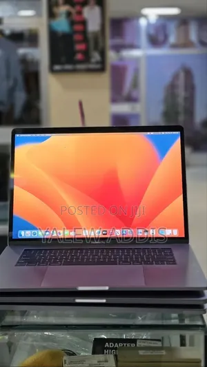 New Laptop Apple MacBook Pro 2017 16GB Intel Core i7 SSD 512GB