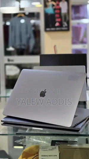 New Laptop Apple MacBook Pro 2017 16GB Intel Core i7 SSD 512GB