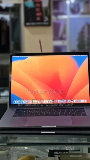 New Laptop Apple MacBook Pro 2017 16GB Intel Core i7 SSD 512GB