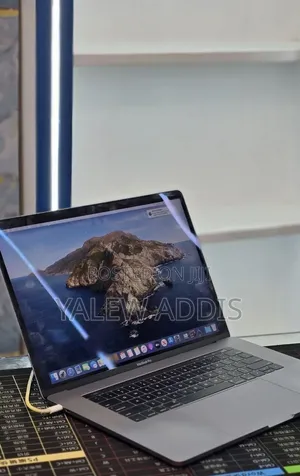 New Laptop Apple MacBook Pro 2018 32GB Intel Core i7 SSD 1T