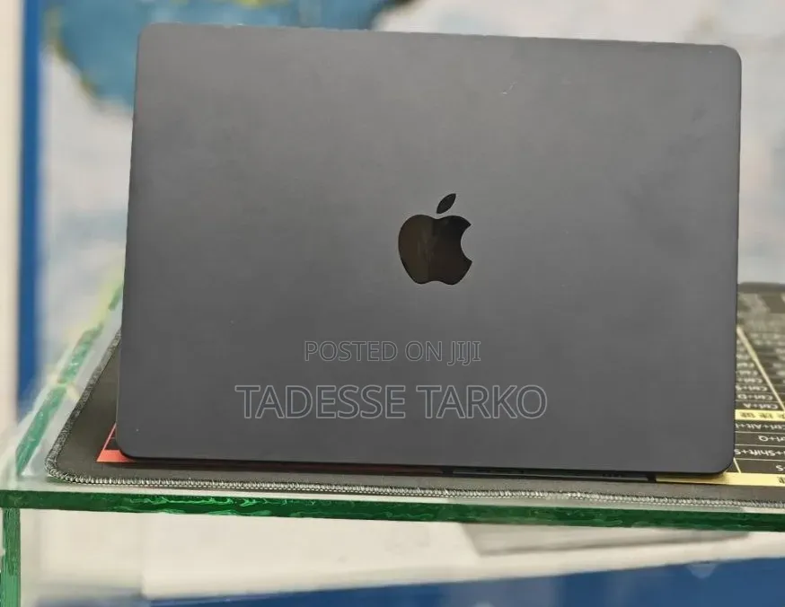 New Laptop Apple MacBook Air 2022 M2 8GB Apple M2 SSD 512GB