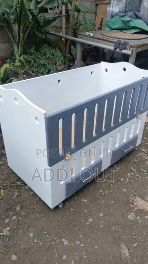 MDF የህፃናት አልጋ