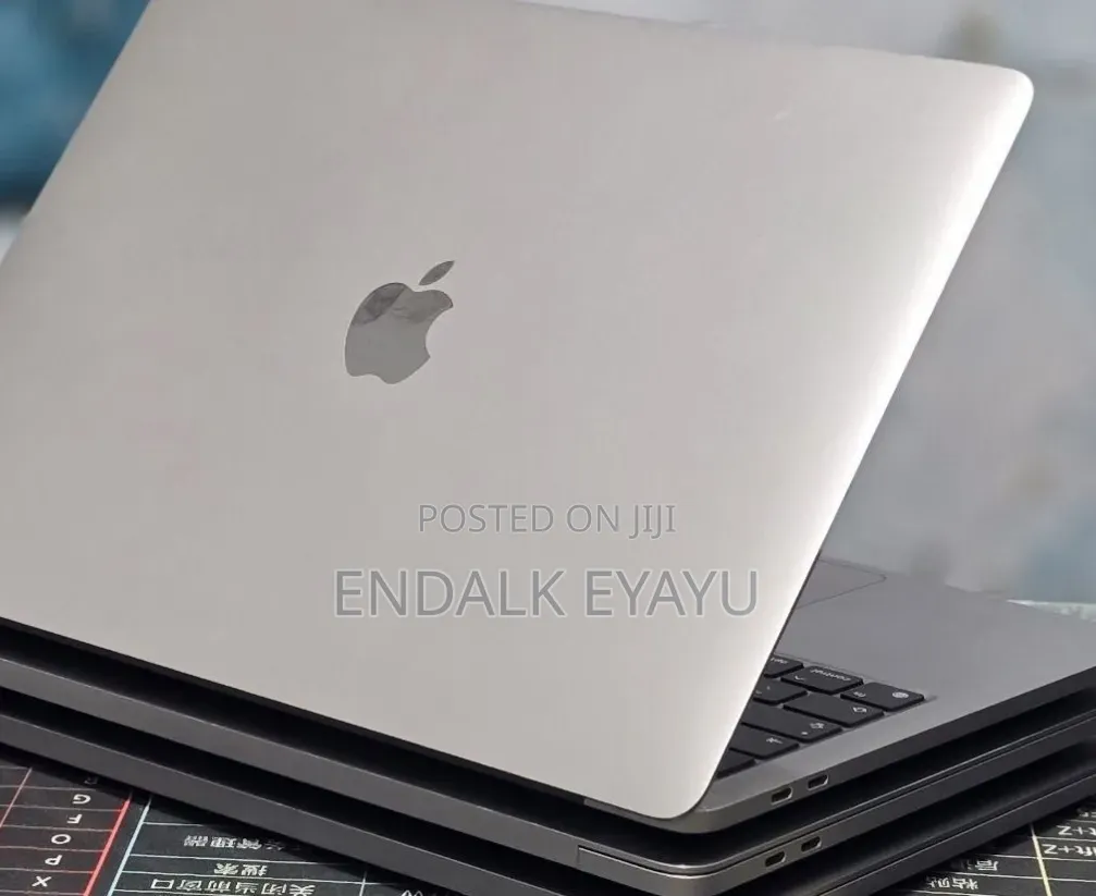 New Laptop Apple MacBook Pro 2020 M1 8GB Apple M1 Pro SSD 512GB