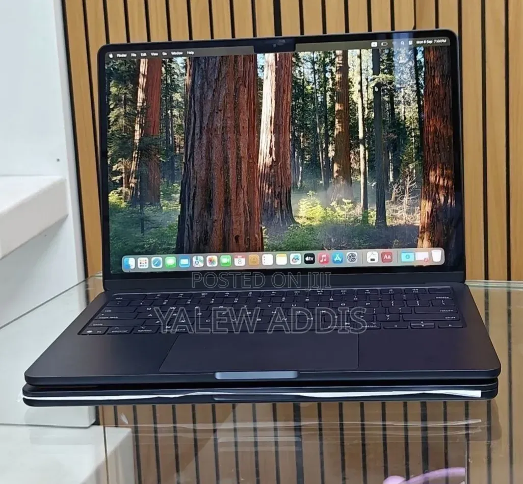 New Laptop Apple MacBook Air 2025 M4 16GB Apple M4 SSD 512GB